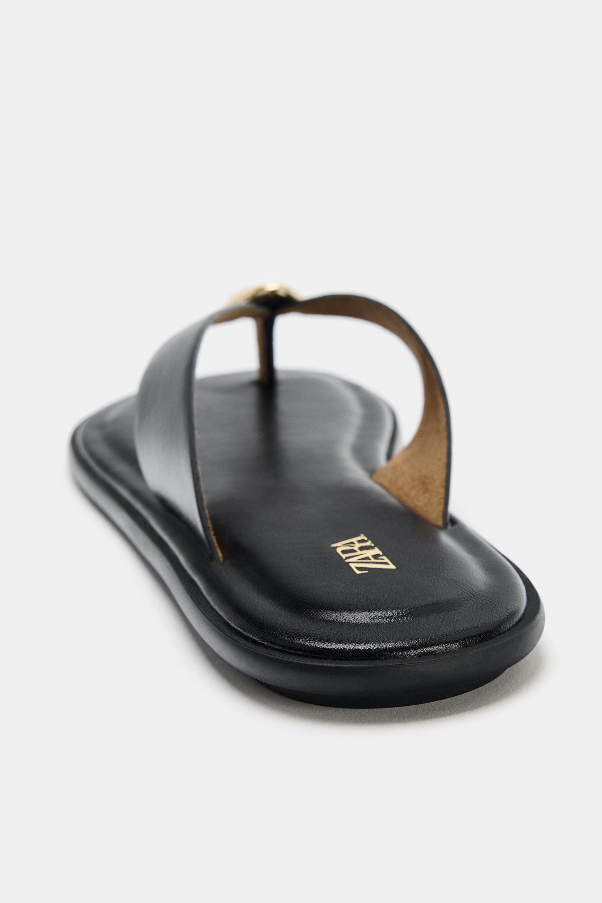 FLAT SANDALS WITH METALLIC DETAIL
